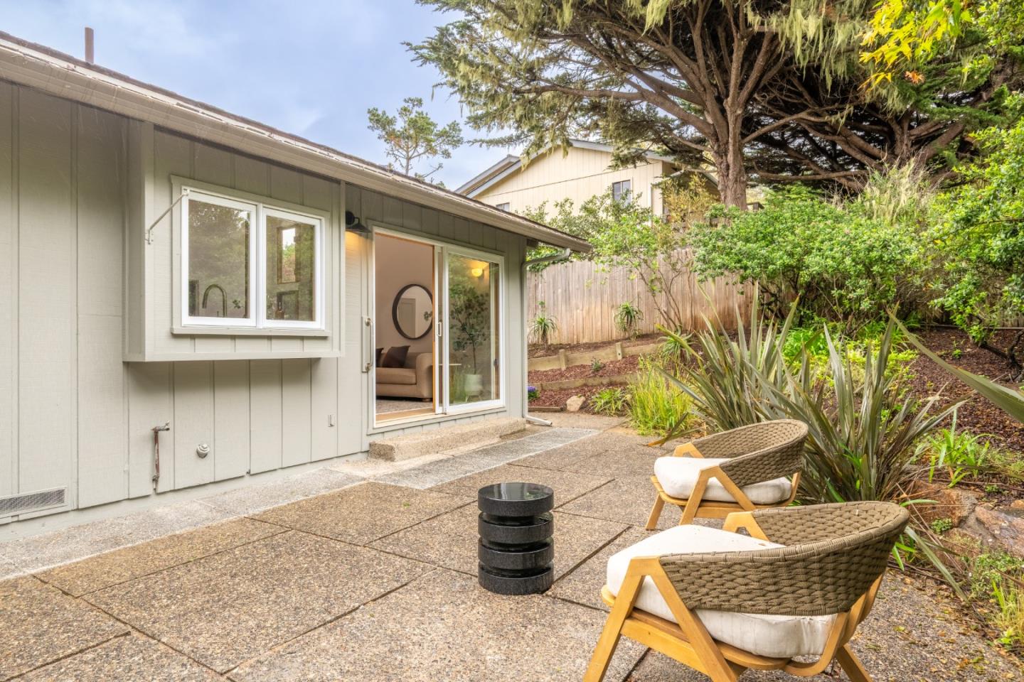 Detail Gallery Image 26 of 31 For 1121 Circle Rd, Pebble Beach,  CA 93953 - 3 Beds | 2/1 Baths