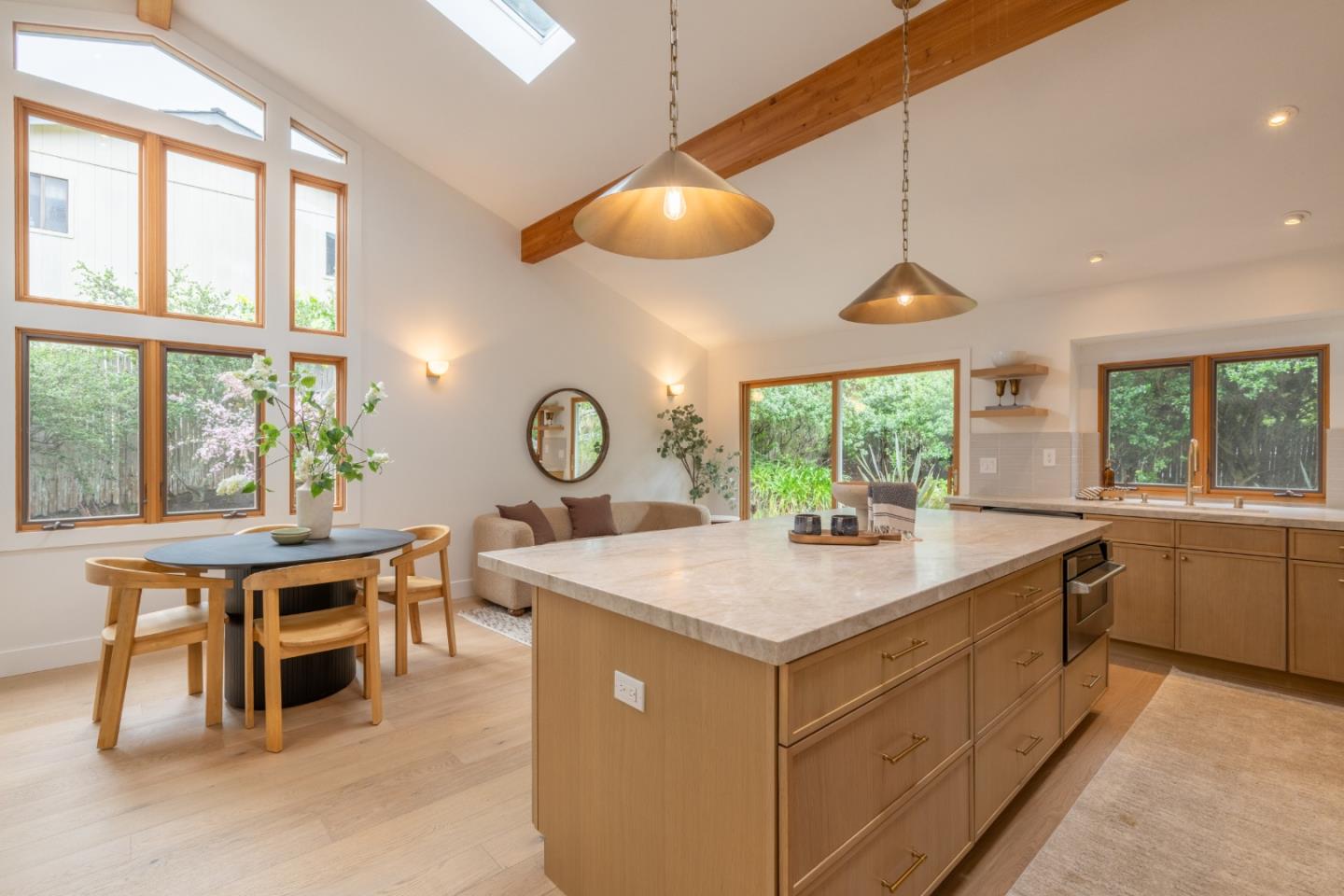 Detail Gallery Image 9 of 31 For 1121 Circle Rd, Pebble Beach,  CA 93953 - 3 Beds | 2/1 Baths