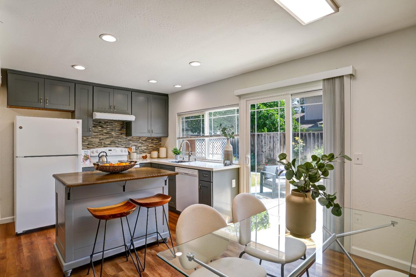 Detail Gallery Image 5 of 16 For 1242 Bacchus Ave, San Jose,  CA 95122 - 4 Beds | 2/1 Baths