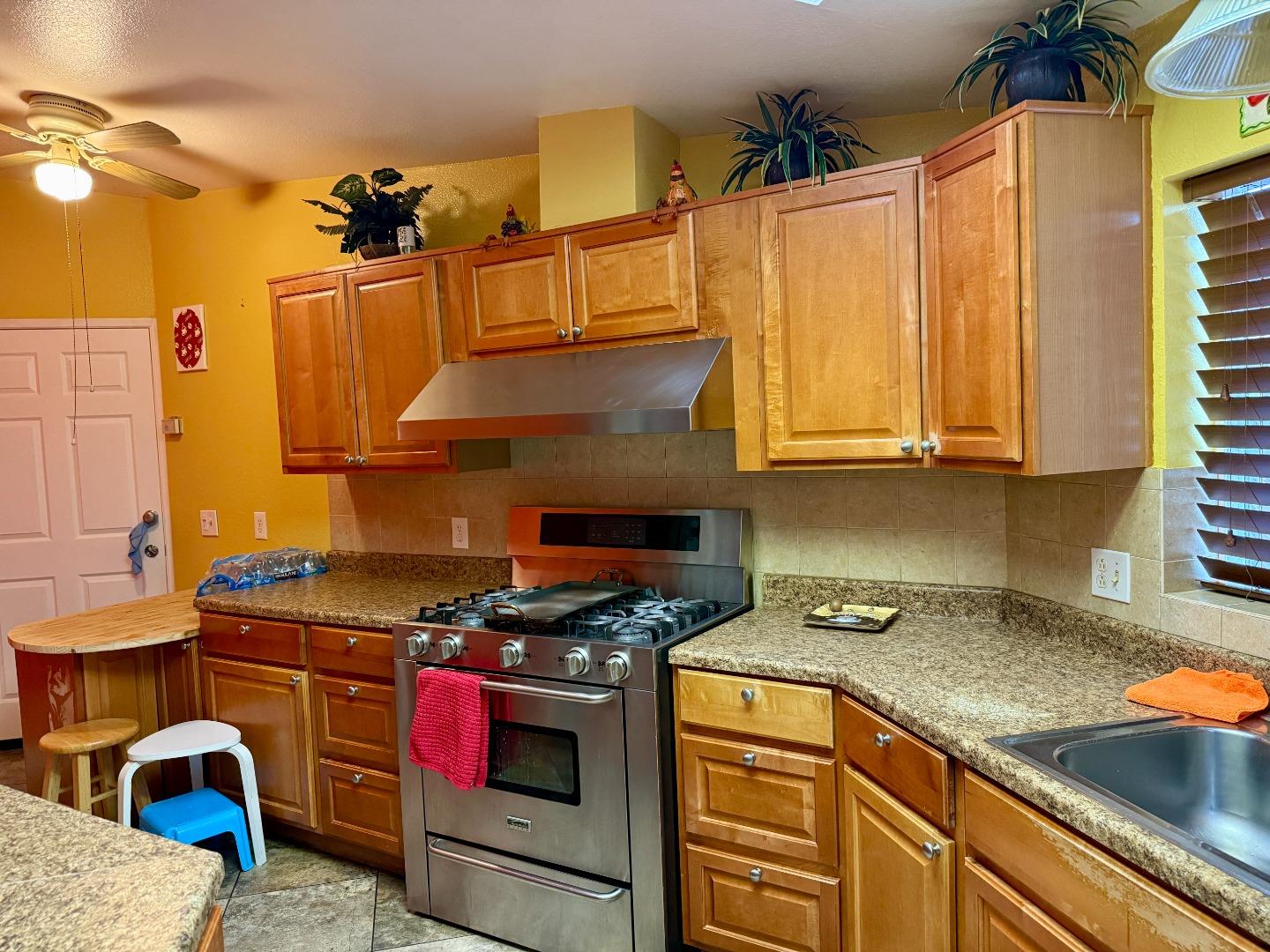 Detail Gallery Image 20 of 28 For 2200 Sutter Ave, San Pablo,  CA 94806 - 5 Beds | 3 Baths