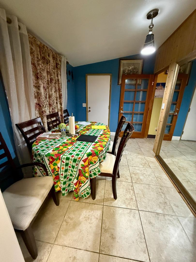 Detail Gallery Image 8 of 28 For 2200 Sutter Ave, San Pablo,  CA 94806 - 5 Beds | 3 Baths