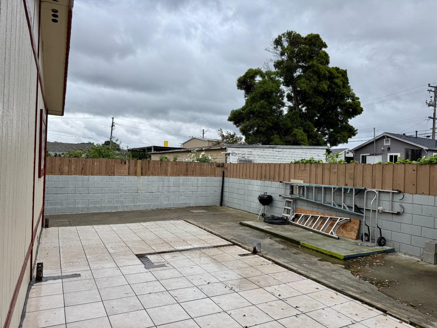 Detail Gallery Image 9 of 28 For 2200 Sutter Ave, San Pablo,  CA 94806 - 5 Beds | 3 Baths