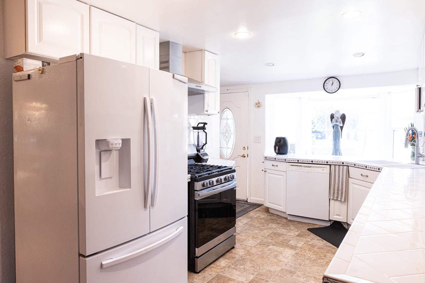 Detail Gallery Image 7 of 36 For 632 Serenade Ct, San Jose,  CA 95111 - 6 Beds | 3 Baths