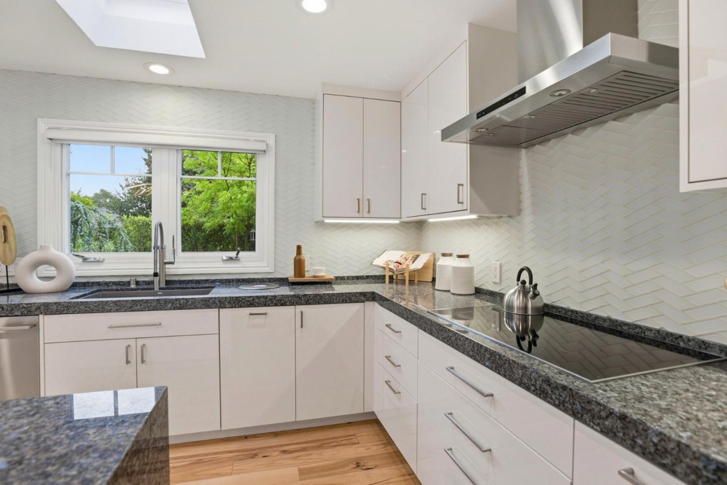 Detail Gallery Image 11 of 48 For 425 Concord Dr, Menlo Park,  CA 94025 - 4 Beds | 3/1 Baths