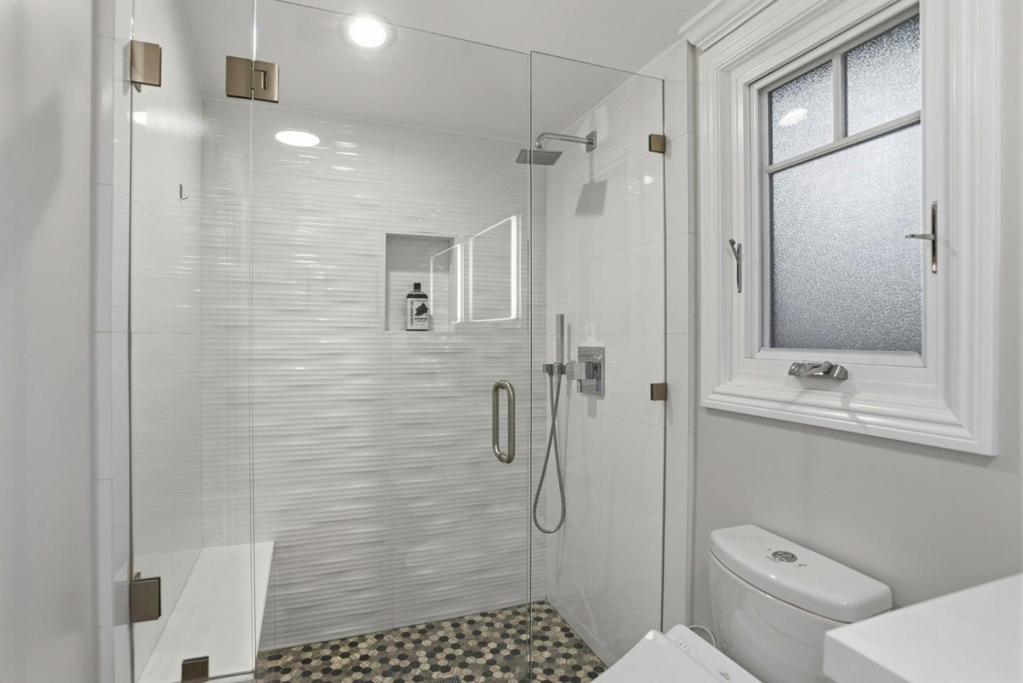 Detail Gallery Image 31 of 48 For 425 Concord Dr, Menlo Park,  CA 94025 - 4 Beds | 3/1 Baths