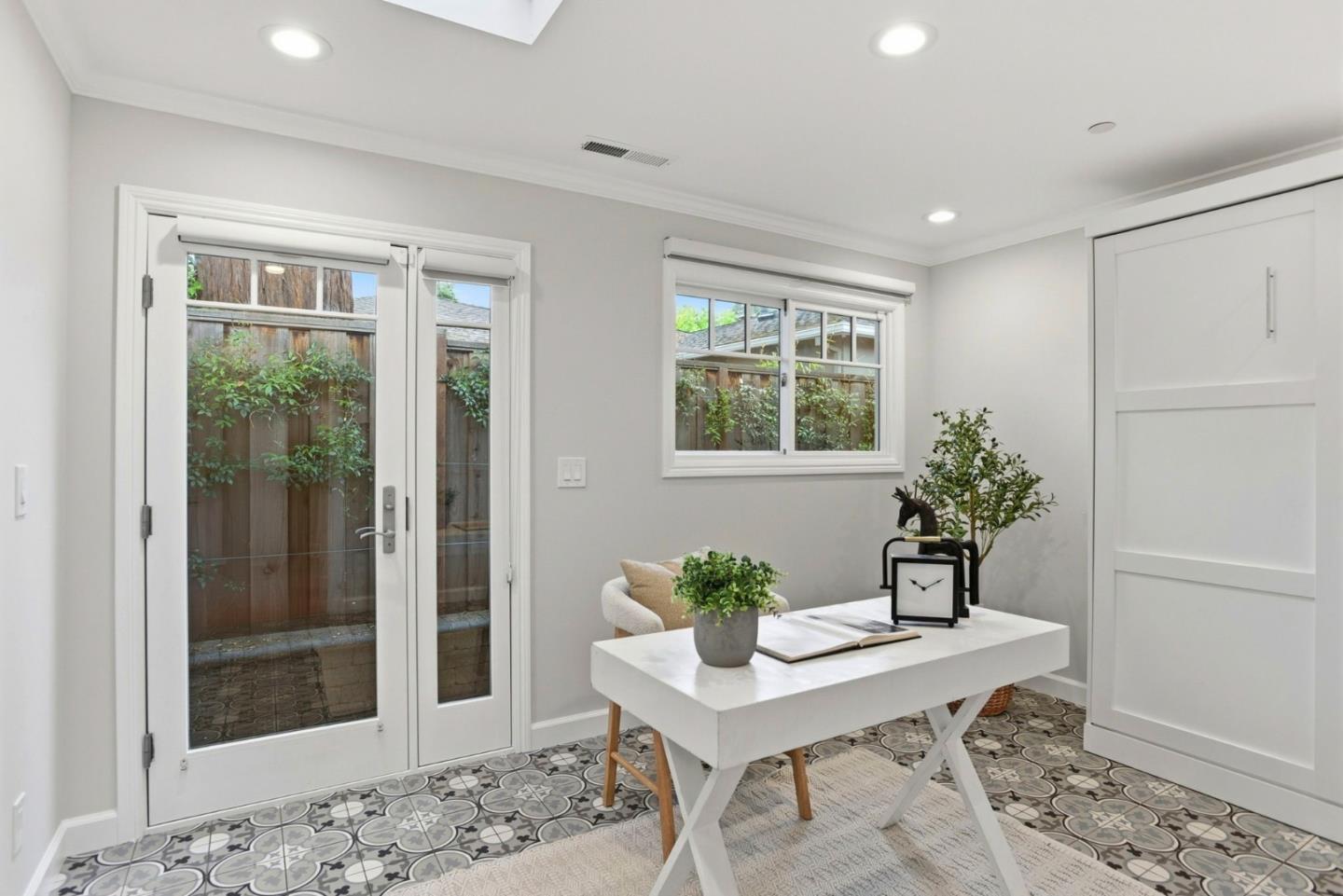 Detail Gallery Image 32 of 48 For 425 Concord Dr, Menlo Park,  CA 94025 - 4 Beds | 3/1 Baths