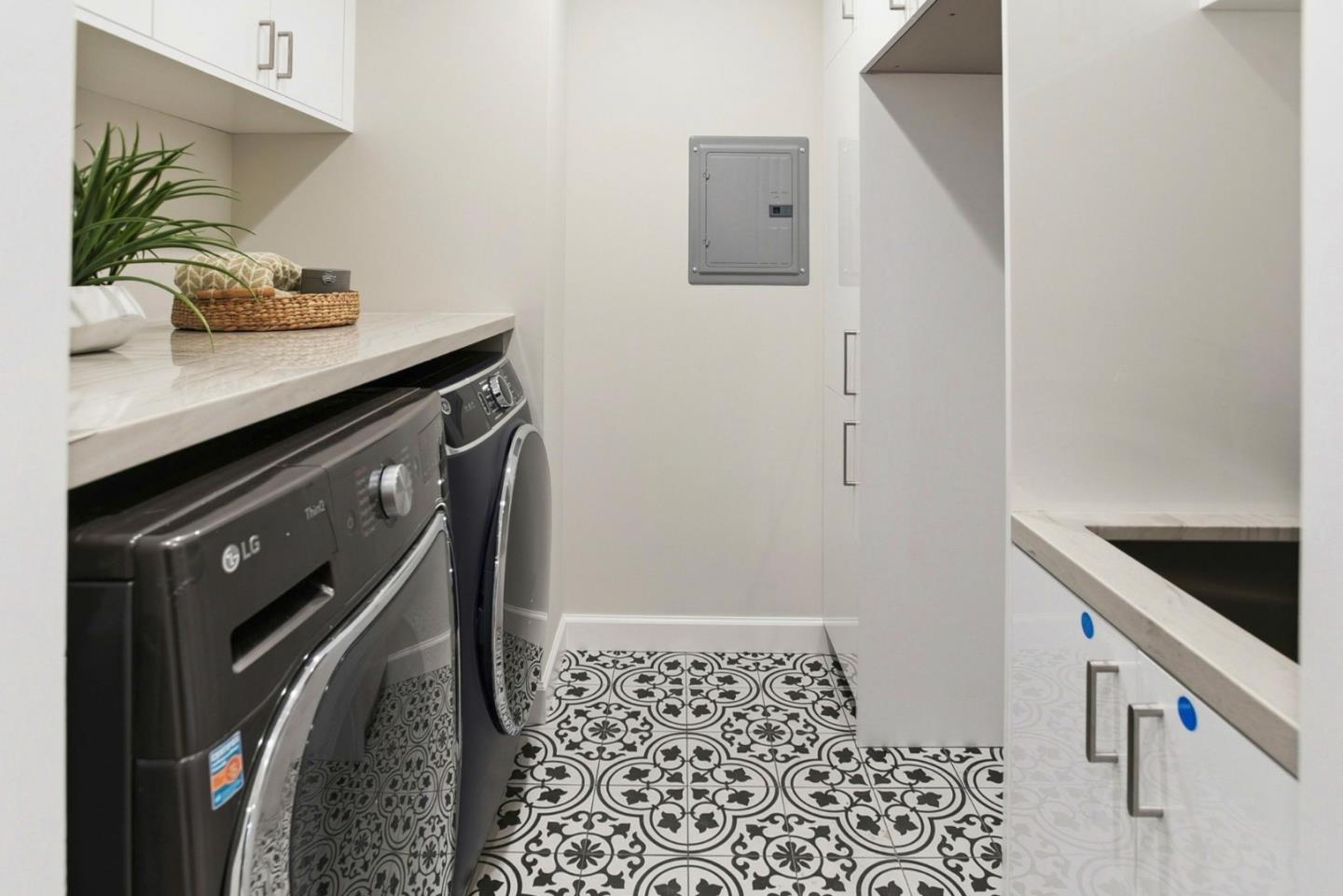 Detail Gallery Image 36 of 48 For 425 Concord Dr, Menlo Park,  CA 94025 - 4 Beds | 3/1 Baths