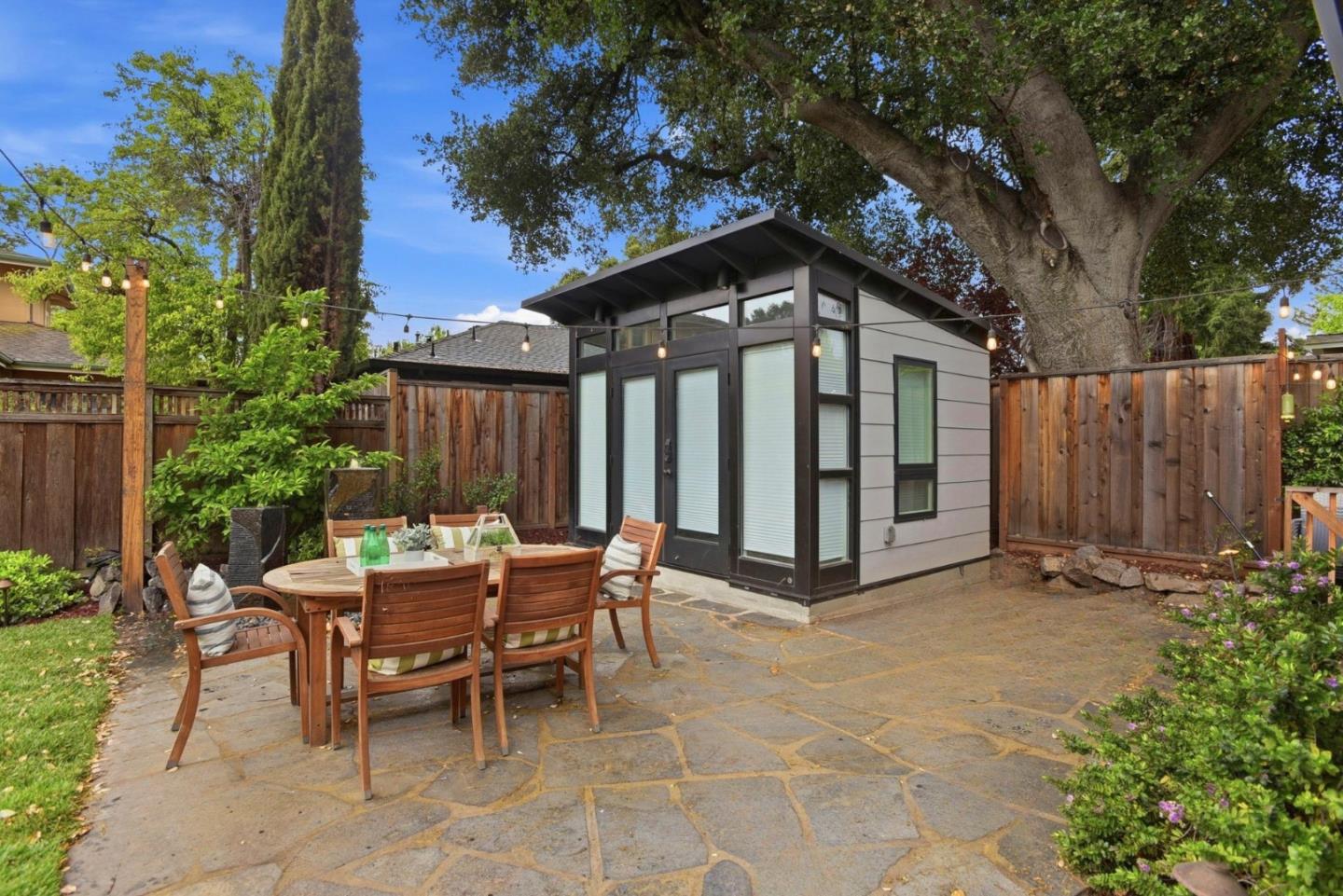 Detail Gallery Image 40 of 48 For 425 Concord Dr, Menlo Park,  CA 94025 - 4 Beds | 3/1 Baths