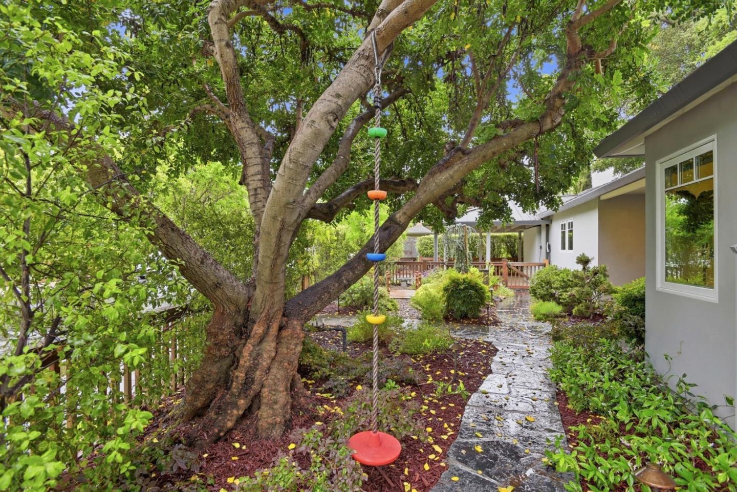 Detail Gallery Image 42 of 48 For 425 Concord Dr, Menlo Park,  CA 94025 - 4 Beds | 3/1 Baths