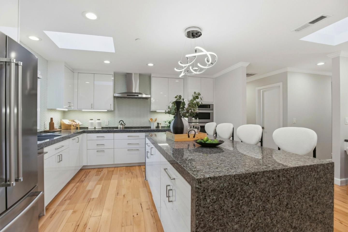 Detail Gallery Image 8 of 48 For 425 Concord Dr, Menlo Park,  CA 94025 - 4 Beds | 3/1 Baths