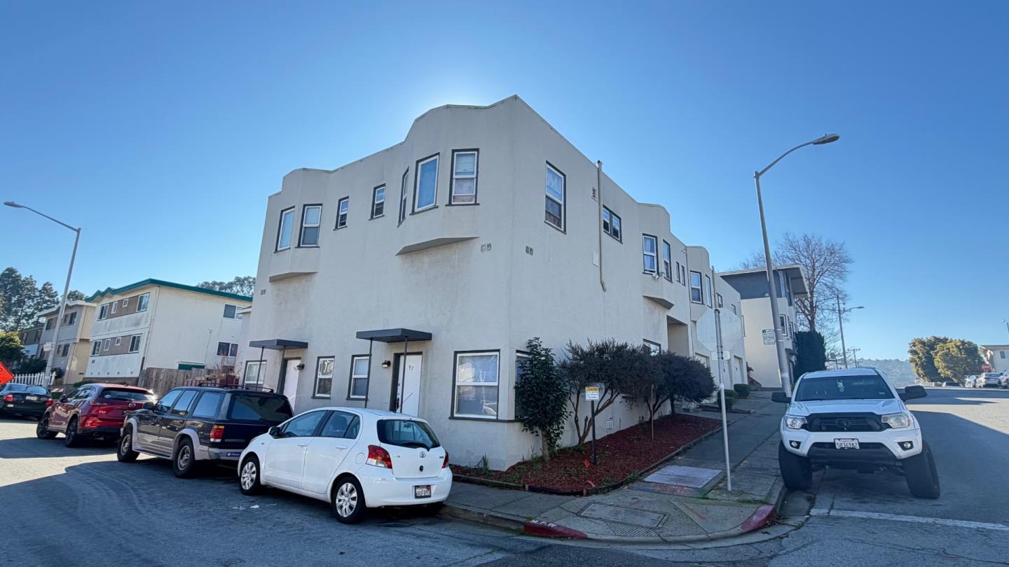 Detail Gallery Image 2 of 7 For 105 Chadbourne Ave, Millbrae,  CA 94030 - – Beds | – Baths