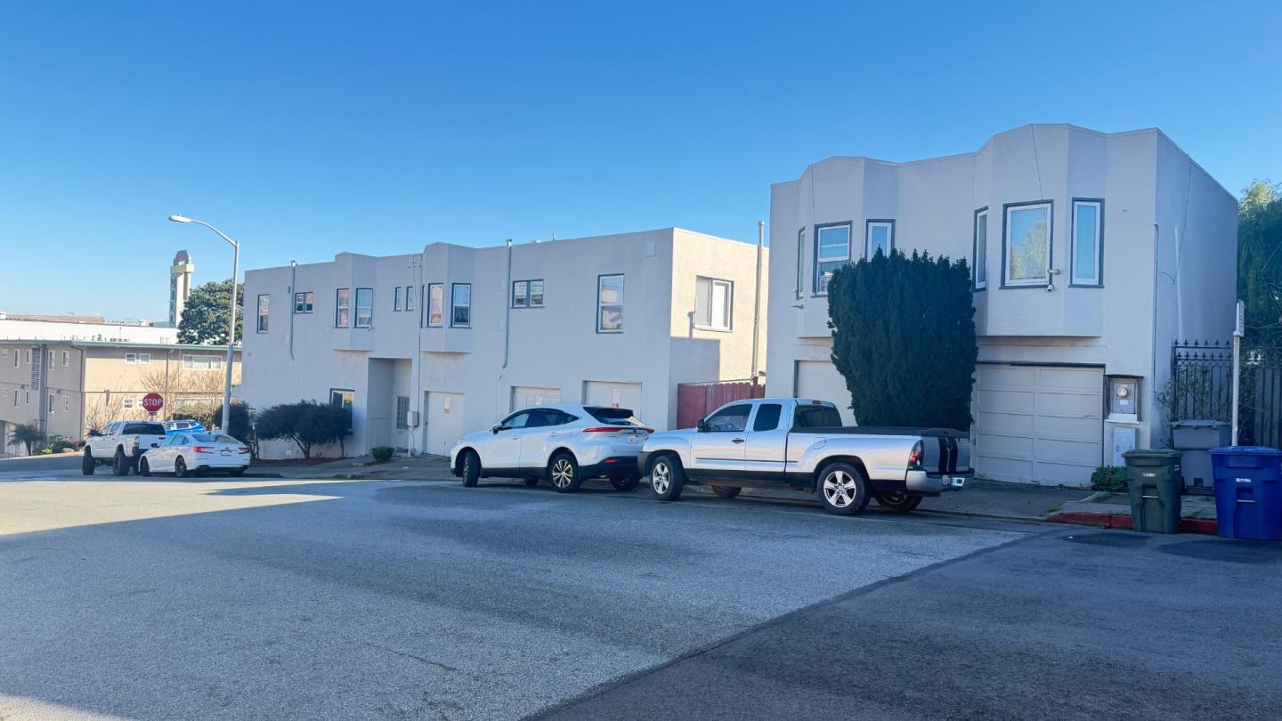 Detail Gallery Image 3 of 7 For 105 Chadbourne Ave, Millbrae,  CA 94030 - – Beds | – Baths