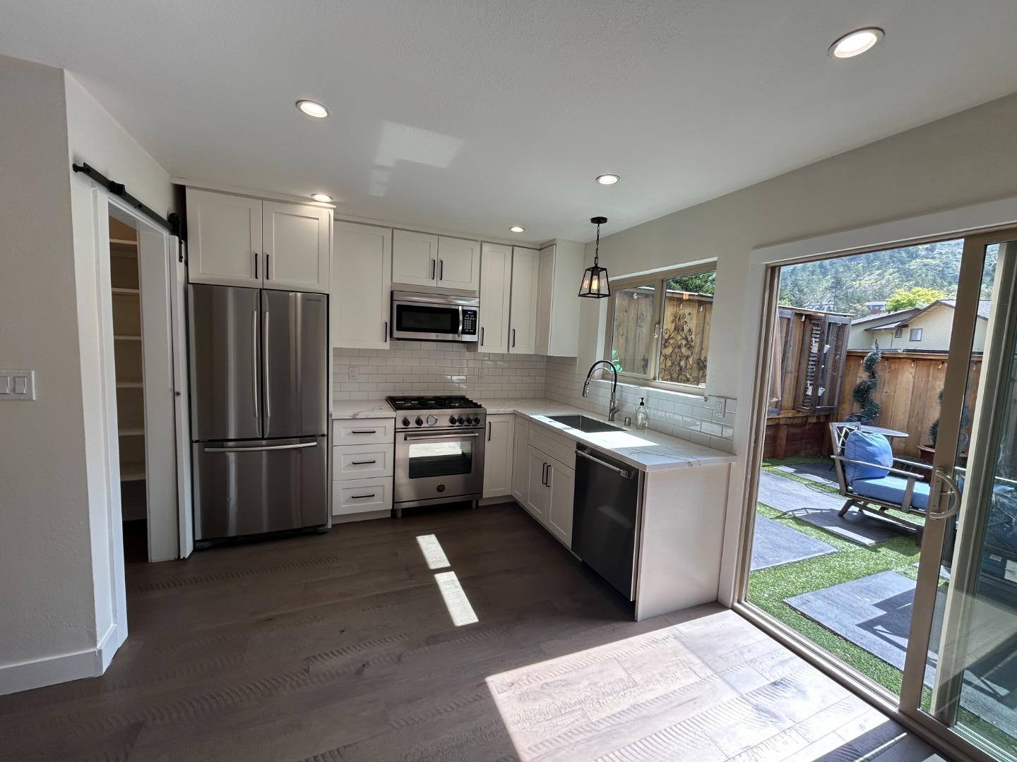 Detail Gallery Image 16 of 38 For 1231 Oddstad Blvd, Pacifica,  CA 94044 - 2 Beds | 1/1 Baths