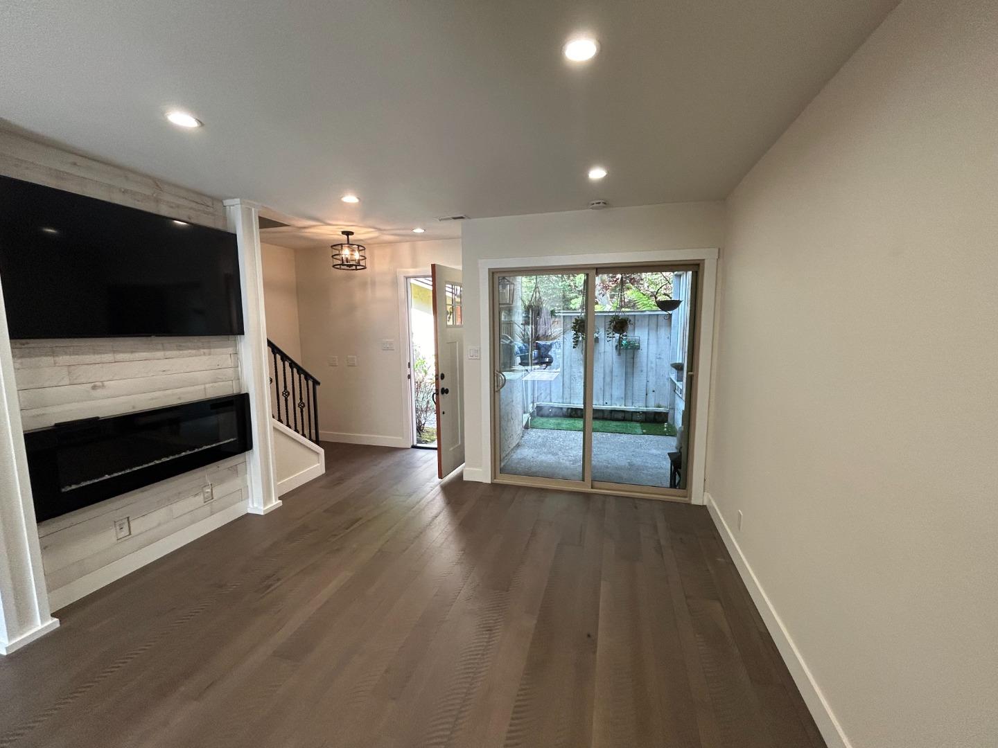 Detail Gallery Image 3 of 38 For 1231 Oddstad Blvd, Pacifica,  CA 94044 - 2 Beds | 1/1 Baths