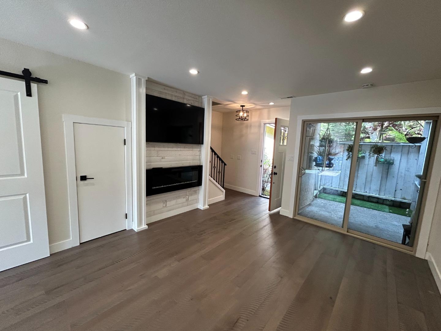 Detail Gallery Image 4 of 38 For 1231 Oddstad Blvd, Pacifica,  CA 94044 - 2 Beds | 1/1 Baths