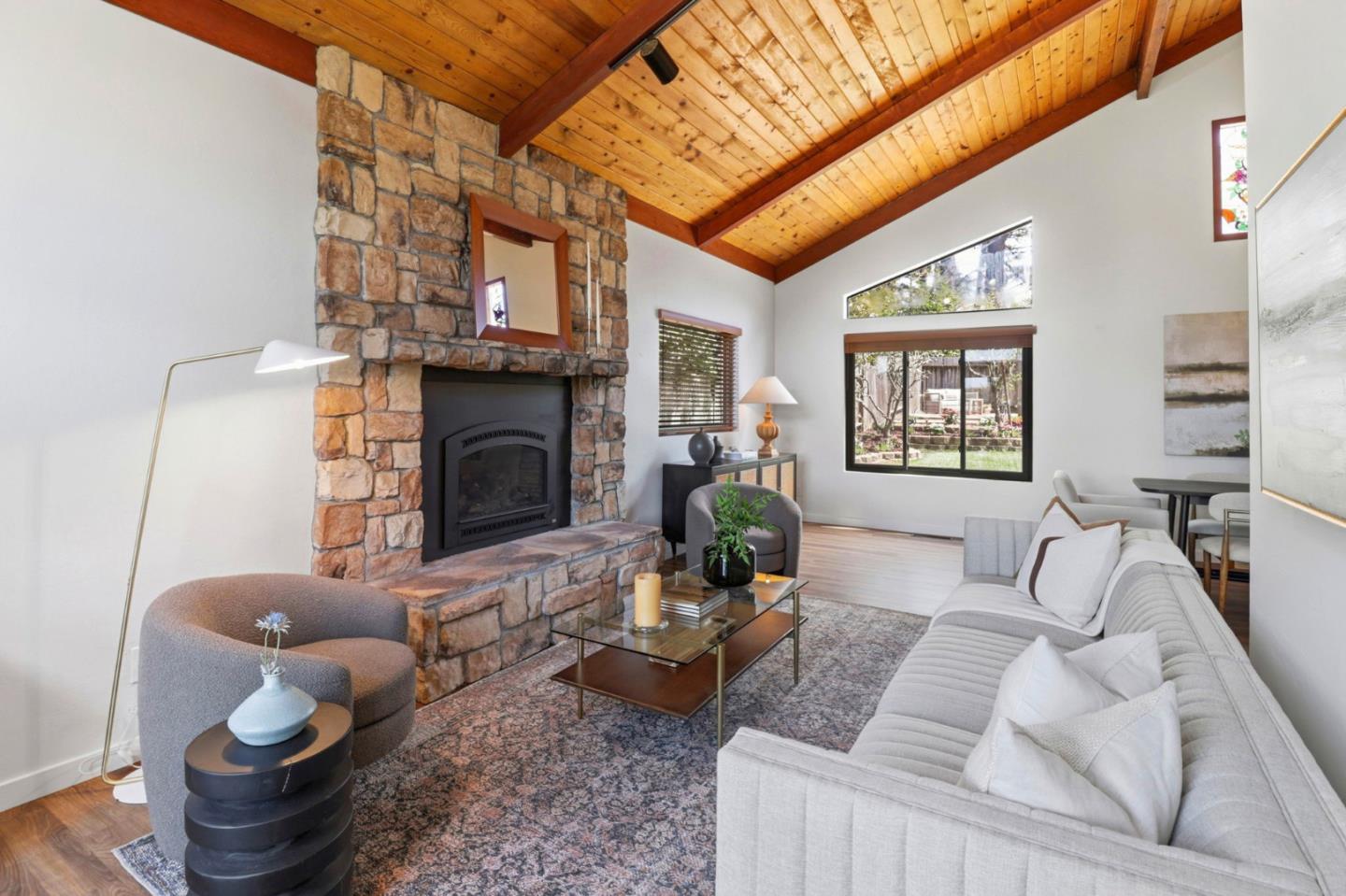 Detail Gallery Image 5 of 51 For 1121 Date St, Montara,  CA 94037 - 3 Beds | 2/1 Baths