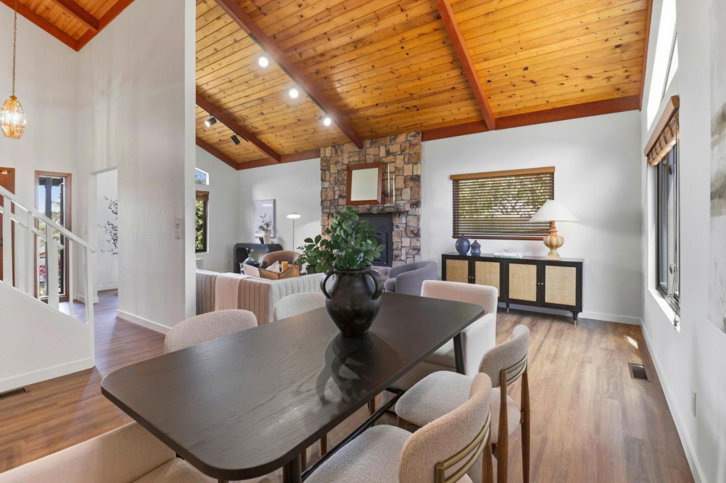 Detail Gallery Image 8 of 51 For 1121 Date St, Montara,  CA 94037 - 3 Beds | 2/1 Baths