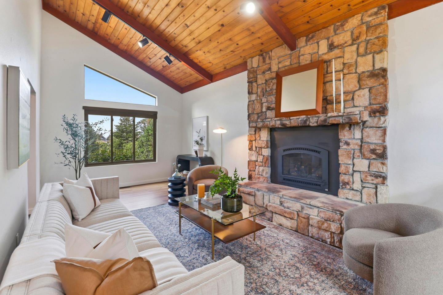 Detail Gallery Image 9 of 51 For 1121 Date St, Montara,  CA 94037 - 3 Beds | 2/1 Baths