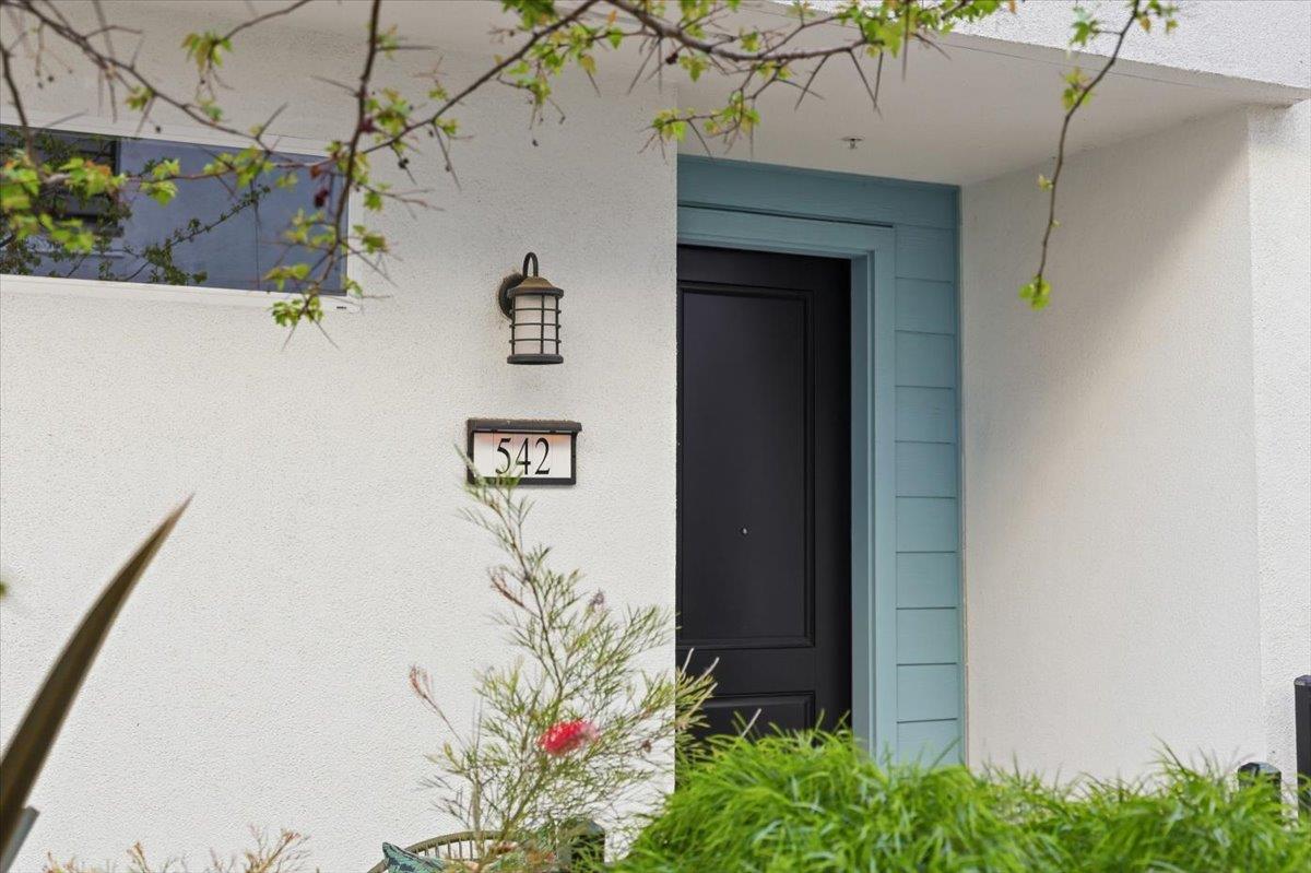 Detail Gallery Image 2 of 32 For 542 Remi Ln, San Jose,  CA 95133 - 3 Beds | 3 Baths