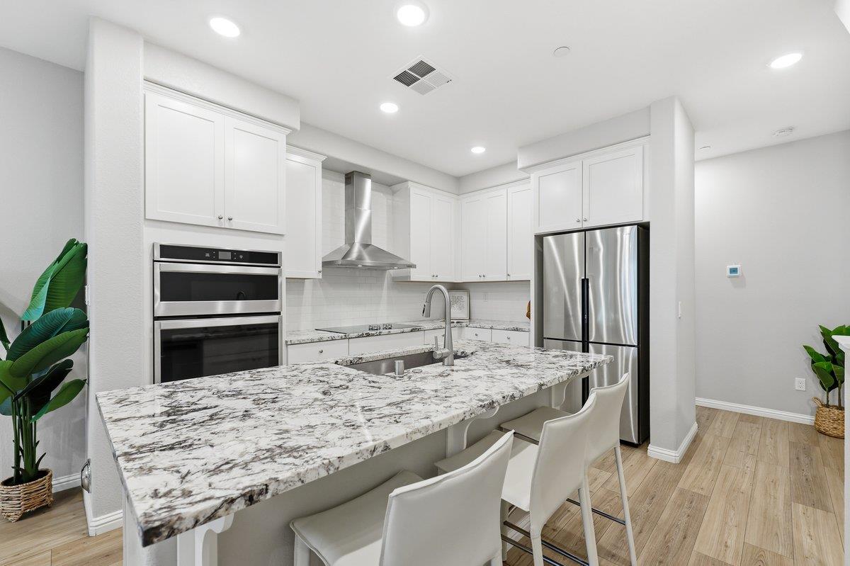 Detail Gallery Image 7 of 32 For 542 Remi Ln, San Jose,  CA 95133 - 3 Beds | 3 Baths