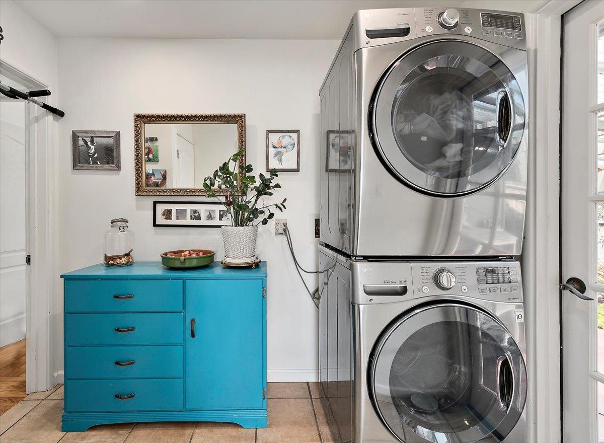 Detail Gallery Image 11 of 24 For Gladys Ave, Santa Cruz,  CA 95062 - 2 Beds | 1 Baths