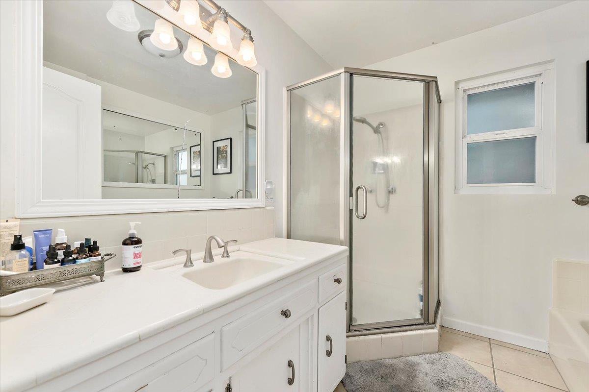 Detail Gallery Image 14 of 24 For Gladys Ave, Santa Cruz,  CA 95062 - 2 Beds | 1 Baths