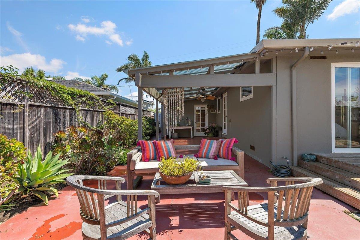 Detail Gallery Image 18 of 24 For Gladys Ave, Santa Cruz,  CA 95062 - 2 Beds | 1 Baths