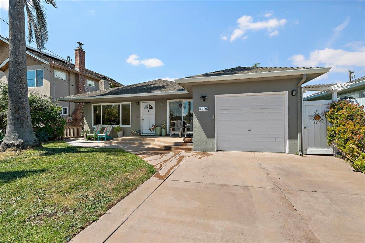 Detail Gallery Image 2 of 24 For Gladys Ave, Santa Cruz,  CA 95062 - 2 Beds | 1 Baths