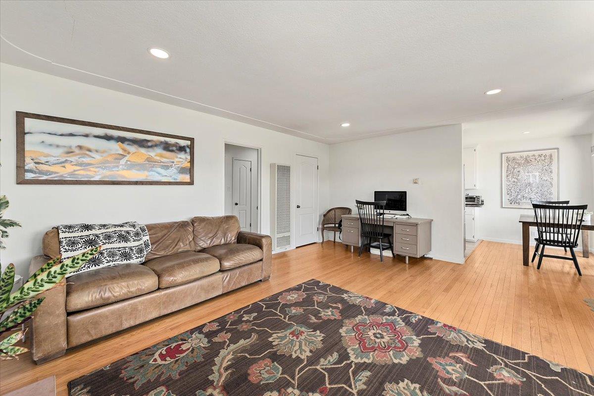 Detail Gallery Image 6 of 24 For Gladys Ave, Santa Cruz,  CA 95062 - 2 Beds | 1 Baths