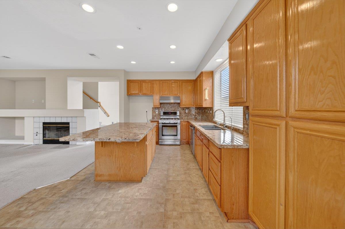 Detail Gallery Image 12 of 49 For Riesling Way, Salinas,  CA 93906 - 3 Beds | 3 Baths