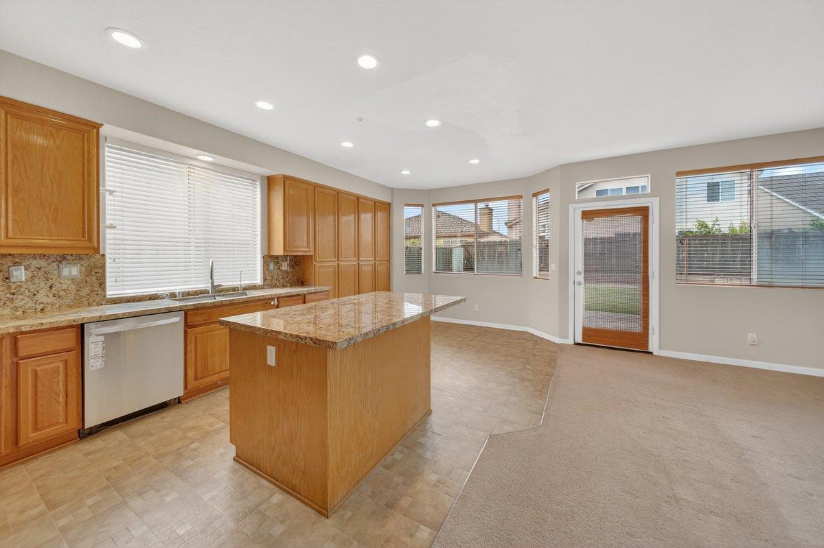 Detail Gallery Image 13 of 49 For Riesling Way, Salinas,  CA 93906 - 3 Beds | 3 Baths