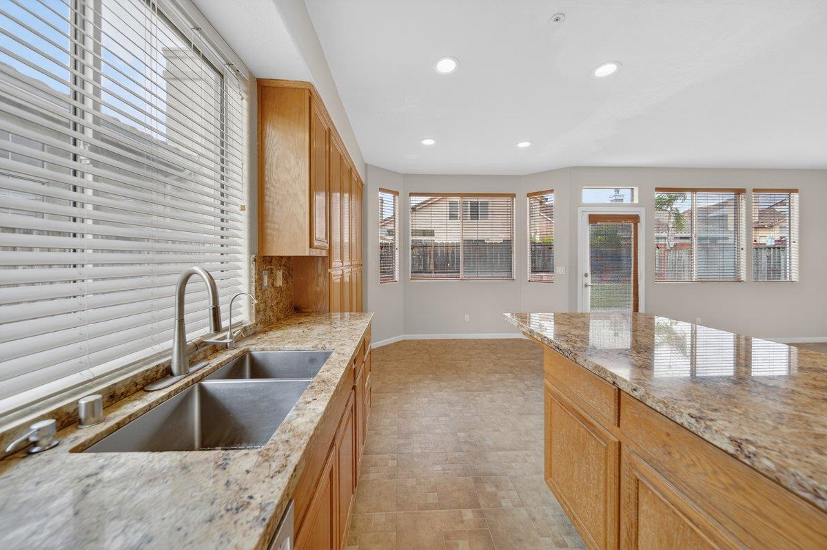 Detail Gallery Image 14 of 49 For Riesling Way, Salinas,  CA 93906 - 3 Beds | 3 Baths