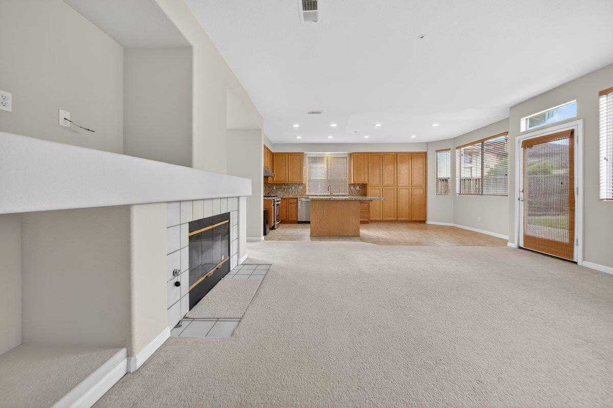 Detail Gallery Image 16 of 49 For Riesling Way, Salinas,  CA 93906 - 3 Beds | 3 Baths