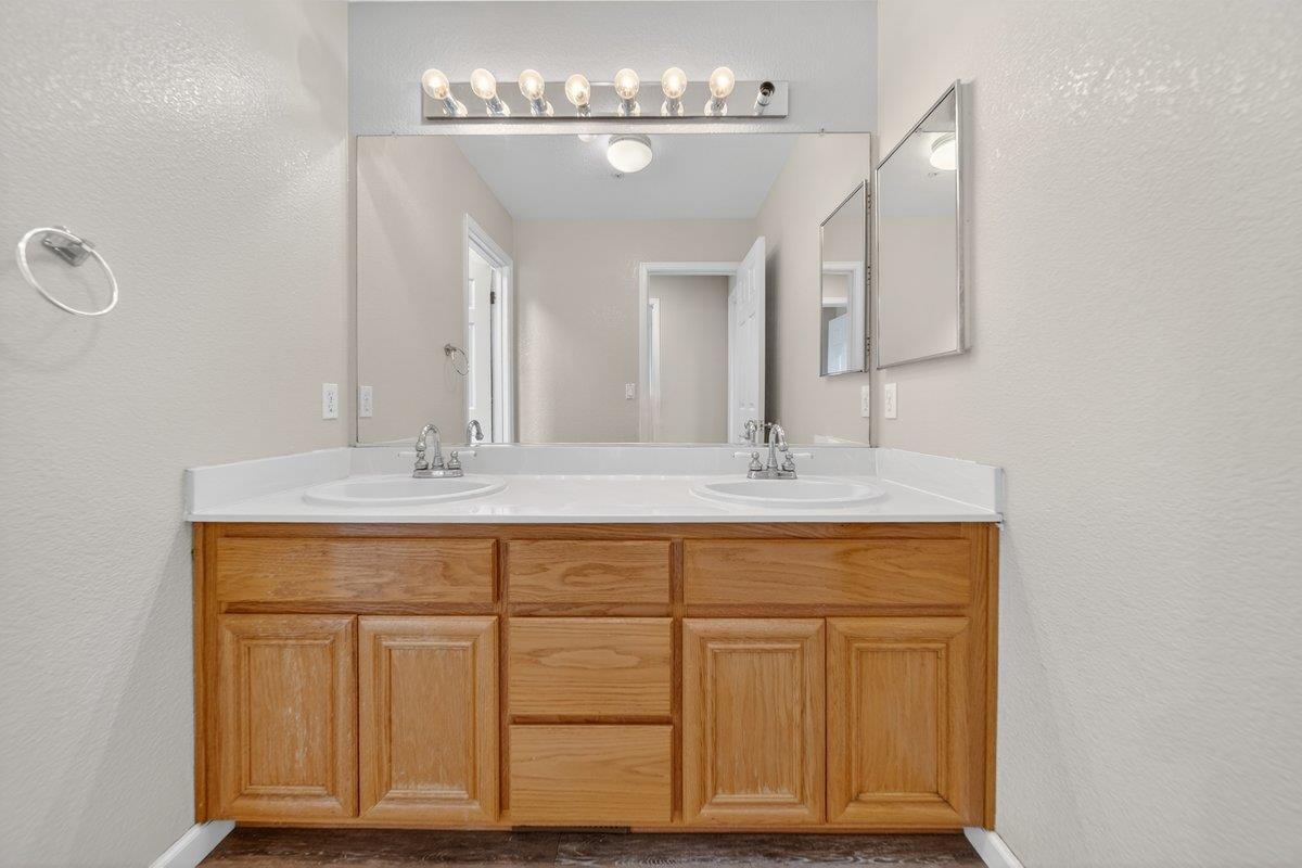 Detail Gallery Image 40 of 49 For Riesling Way, Salinas,  CA 93906 - 3 Beds | 3 Baths