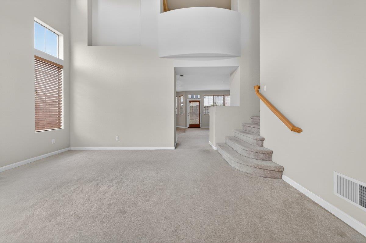 Detail Gallery Image 8 of 49 For Riesling Way, Salinas,  CA 93906 - 3 Beds | 3 Baths