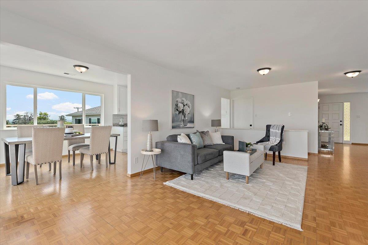 Detail Gallery Image 12 of 43 For 205 Hillcrest Rd, San Carlos,  CA 94070 - 5 Beds | 3 Baths