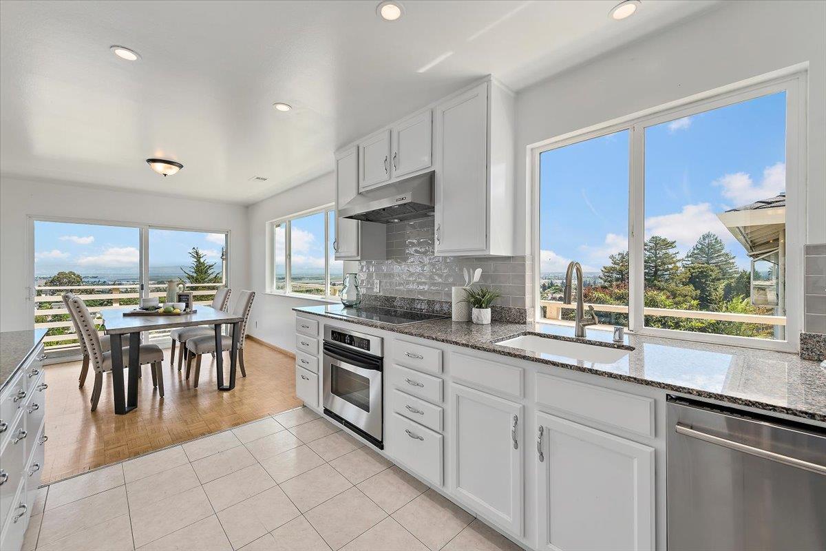 Detail Gallery Image 14 of 43 For 205 Hillcrest Rd, San Carlos,  CA 94070 - 5 Beds | 3 Baths