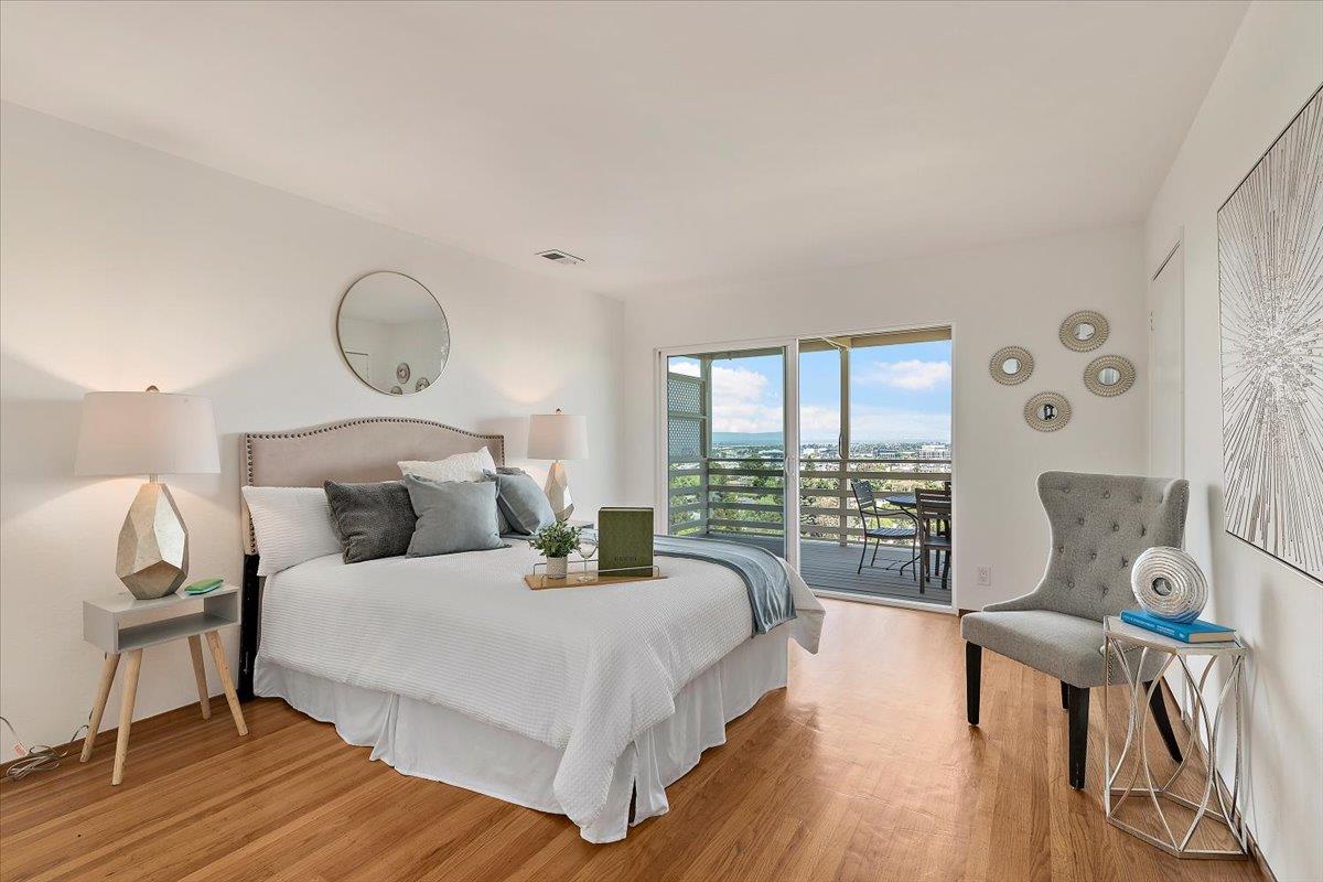 Detail Gallery Image 19 of 43 For 205 Hillcrest Rd, San Carlos,  CA 94070 - 5 Beds | 3 Baths