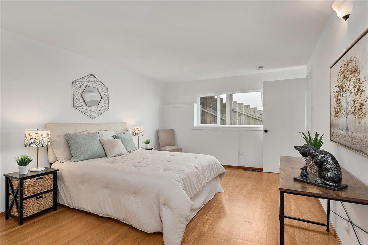 Detail Gallery Image 22 of 43 For 205 Hillcrest Rd, San Carlos,  CA 94070 - 5 Beds | 3 Baths