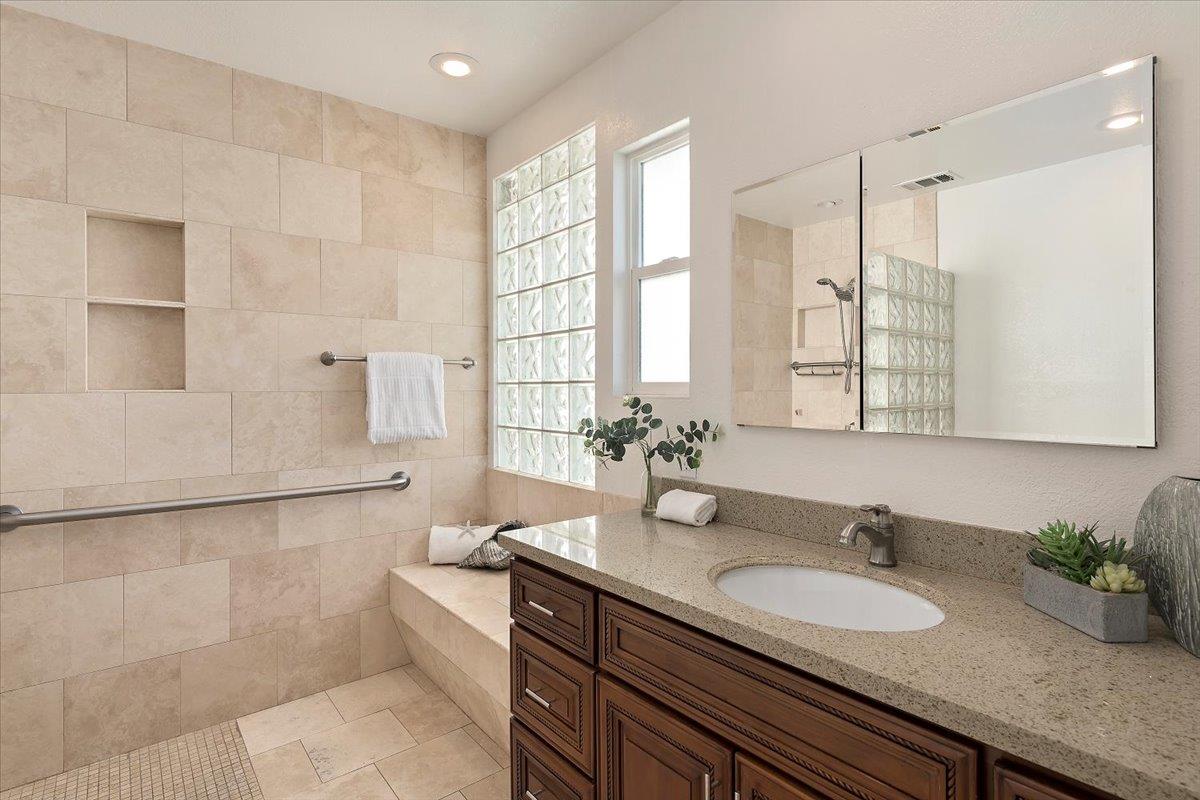 Detail Gallery Image 23 of 43 For 205 Hillcrest Rd, San Carlos,  CA 94070 - 5 Beds | 3 Baths