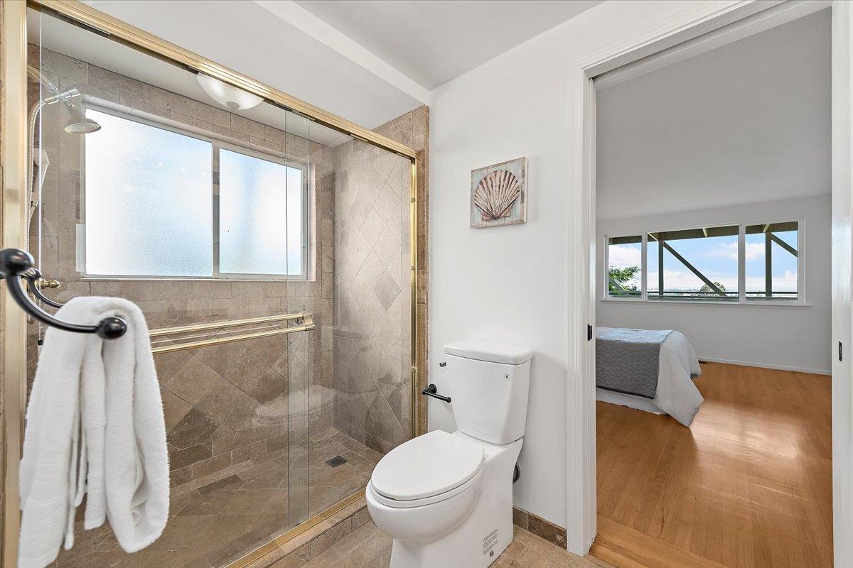 Detail Gallery Image 25 of 43 For 205 Hillcrest Rd, San Carlos,  CA 94070 - 5 Beds | 3 Baths