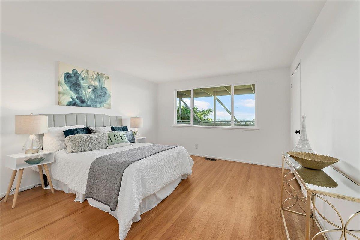 Detail Gallery Image 26 of 43 For 205 Hillcrest Rd, San Carlos,  CA 94070 - 5 Beds | 3 Baths