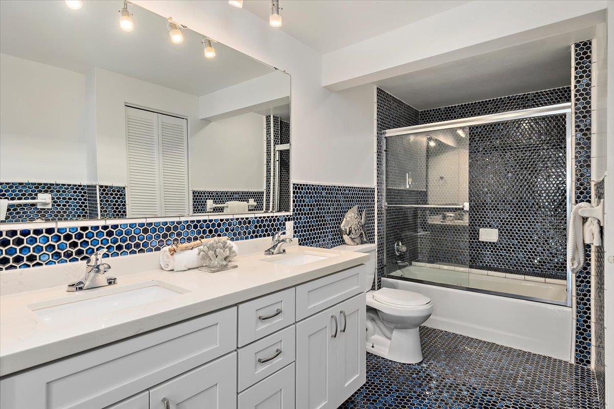 Detail Gallery Image 29 of 43 For 205 Hillcrest Rd, San Carlos,  CA 94070 - 5 Beds | 3 Baths