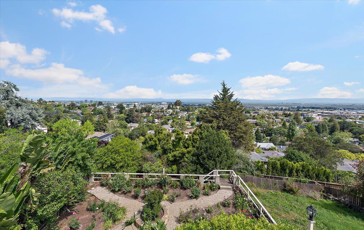 Detail Gallery Image 34 of 43 For 205 Hillcrest Rd, San Carlos,  CA 94070 - 5 Beds | 3 Baths