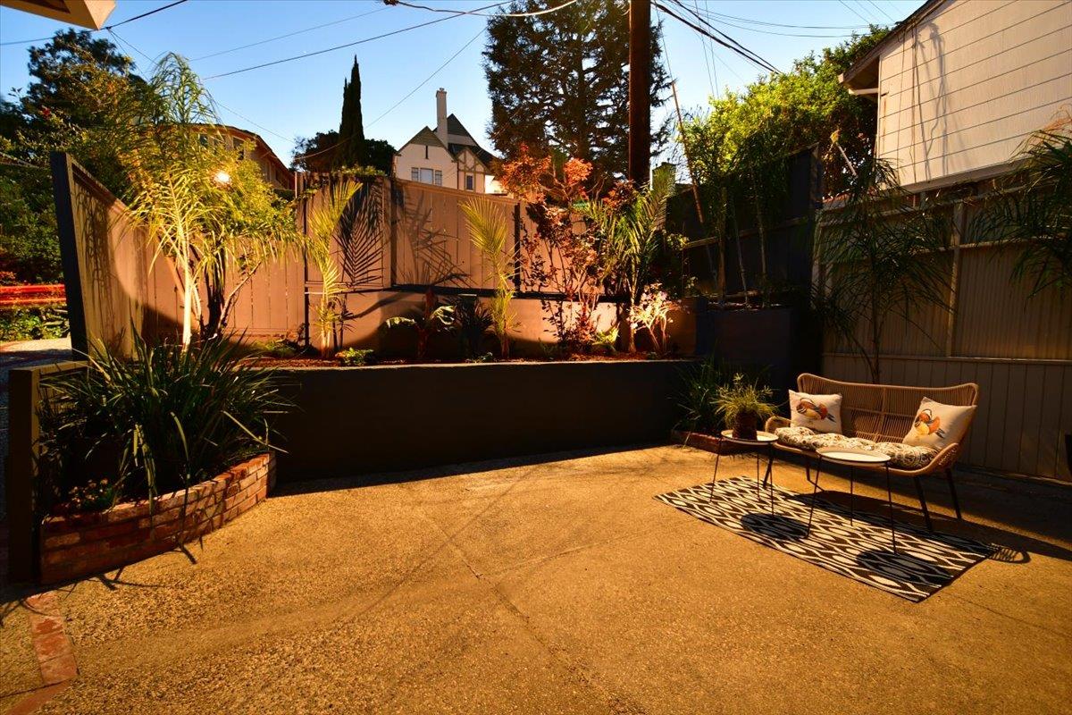 Detail Gallery Image 5 of 43 For 205 Hillcrest Rd, San Carlos,  CA 94070 - 5 Beds | 3 Baths