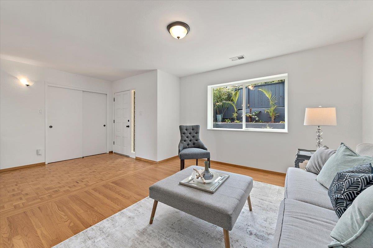 Detail Gallery Image 7 of 43 For 205 Hillcrest Rd, San Carlos,  CA 94070 - 5 Beds | 3 Baths