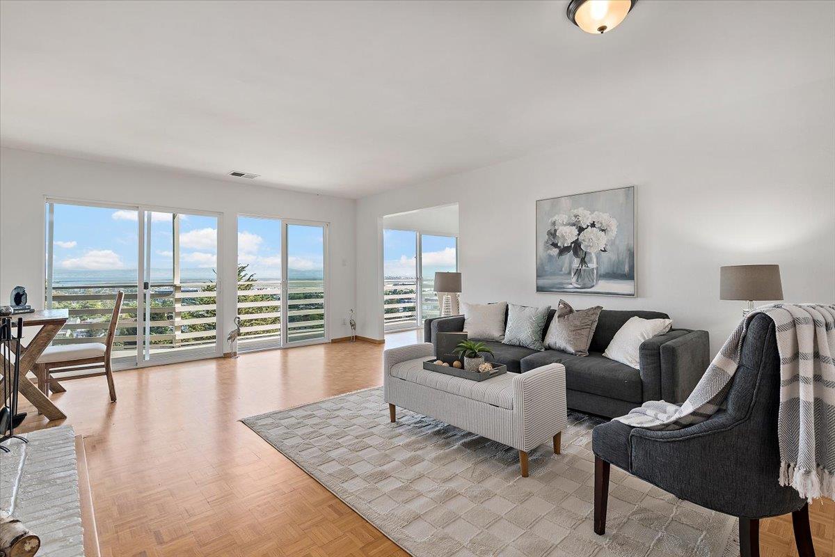 Detail Gallery Image 8 of 43 For 205 Hillcrest Rd, San Carlos,  CA 94070 - 5 Beds | 3 Baths