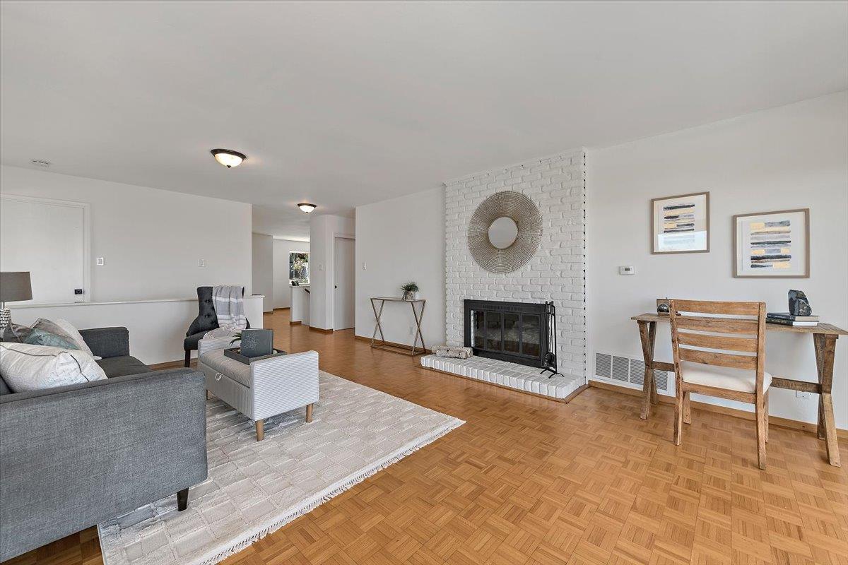 Detail Gallery Image 9 of 43 For 205 Hillcrest Rd, San Carlos,  CA 94070 - 5 Beds | 3 Baths