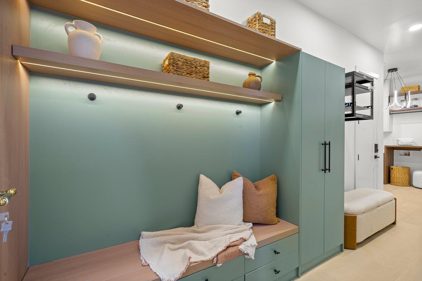 Detail Gallery Image 12 of 51 For 15 San Juan Ave, Menlo Park,  CA 94025 - 5 Beds | 5 Baths