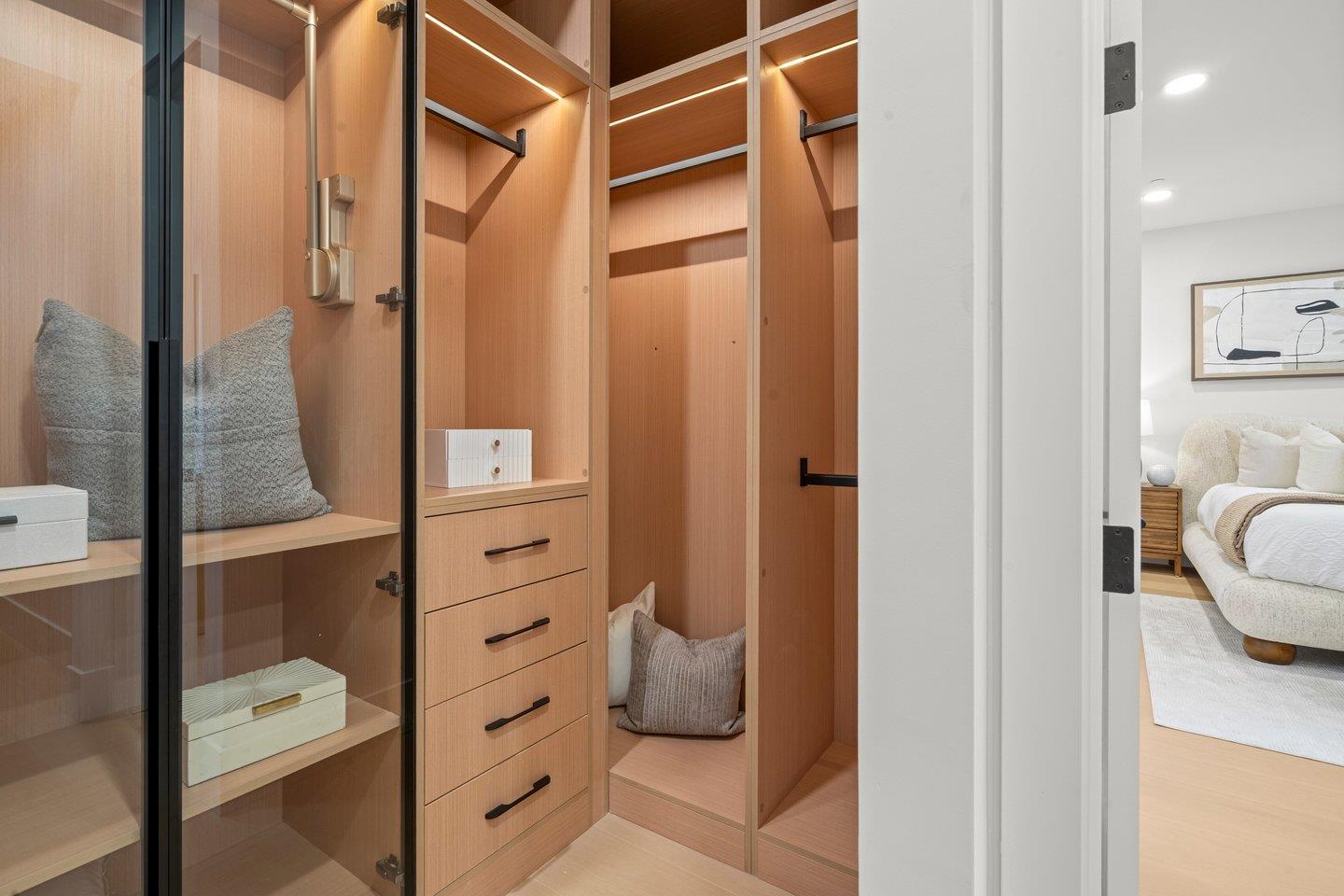 Detail Gallery Image 35 of 51 For 15 San Juan Ave, Menlo Park,  CA 94025 - 5 Beds | 5 Baths